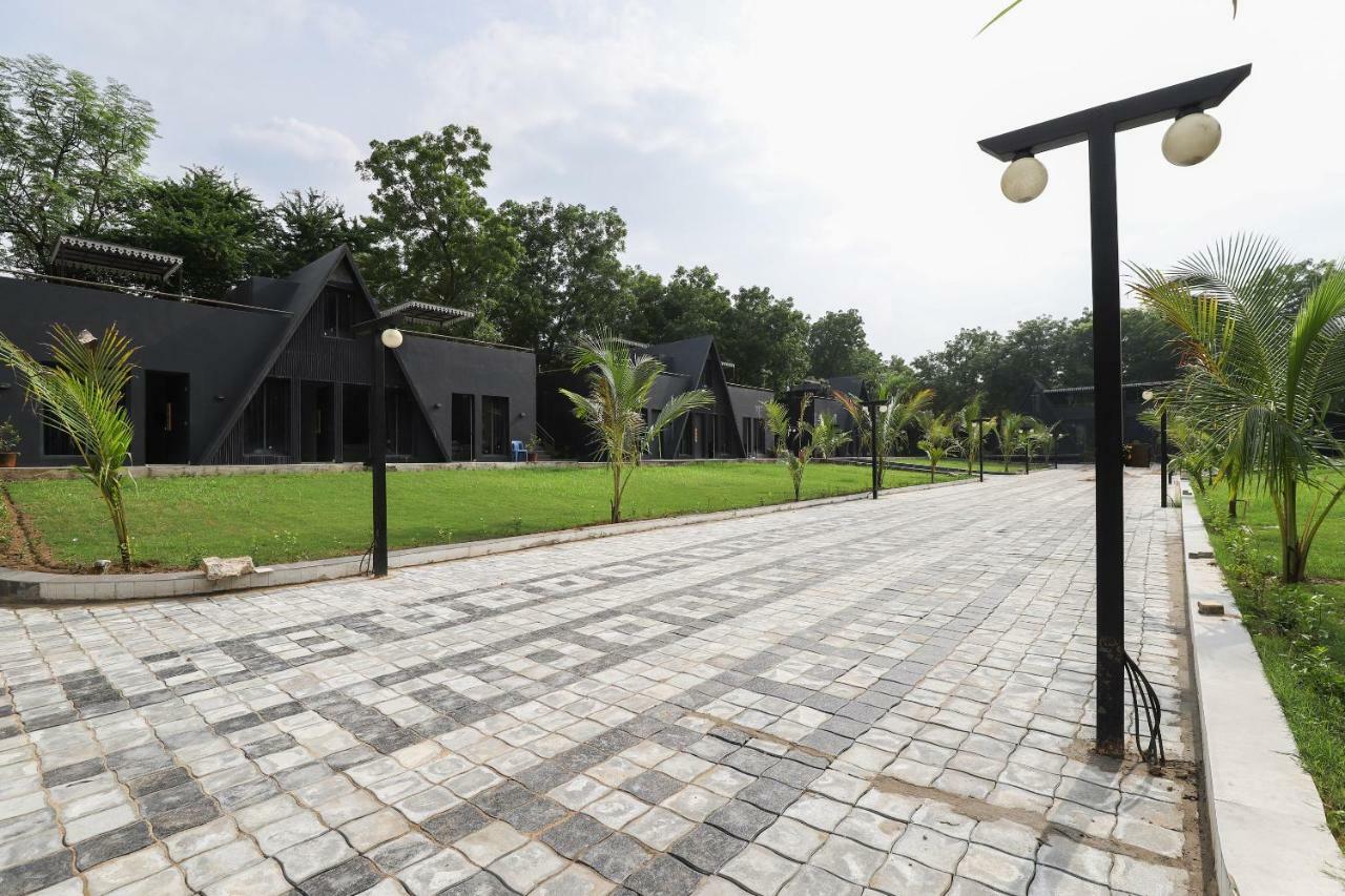 Oyo 48991 Serene Cottages And Resorts Deluxe Vadodara Bagian luar foto